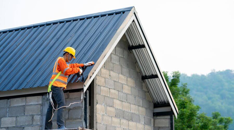 Professional gutter cleaning in Goshen, CA